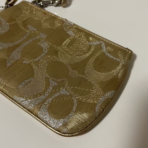 (3 for $100) Coach Optic C Wristlet - Picture 2 of 9